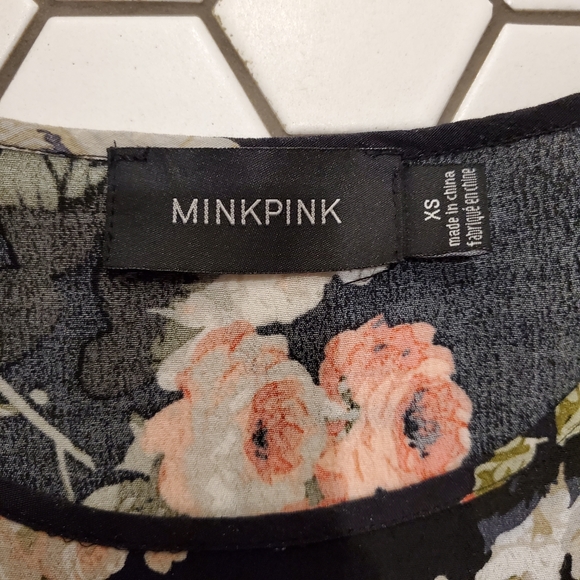 MINKPINK Women's Floral Black Pink Crop Top XS - Picture 3 of 4